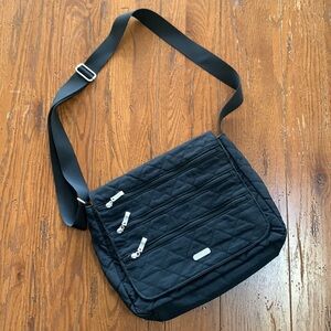 Baggallini Crossbody Quilted Messenger Bag Padded Tablet Pocket Travel Purse